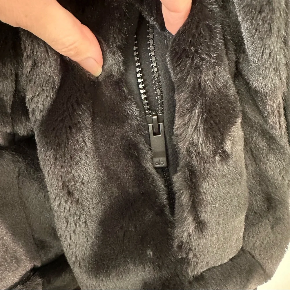 ALO Yoga Black Knockout Faux Fur Oversized Jacket Coat SZ S - Picture 7 of 9